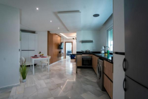 Luxury Apartment Branes,Secure, Quiet Neighborhood